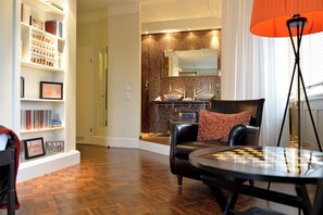 Junior Double Room, 1 Queen Bed | Property amenity