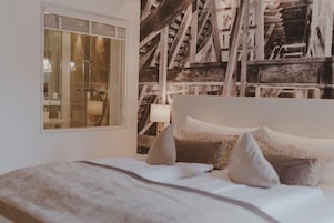 Quarto casal conforto, 1 cama Queen | Roupas de cama antialérgicas, cofres nos quartos