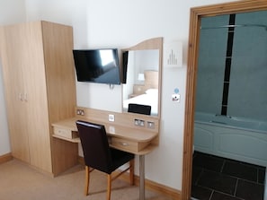 Designer-Toilettenartikel, Haartrockner, Handtücher