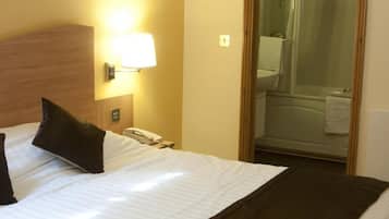 Una scrivania, tende oscuranti, insonorizzazione, ferro/asse da stiro