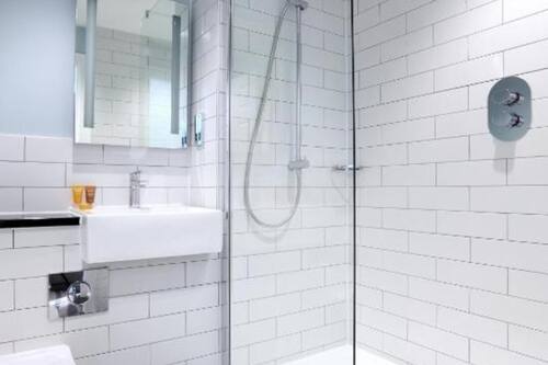 Doppia Executive | Bagno | Doccia, set di cortesia gratuito, asciugacapelli, asciugamani