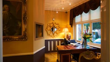 Family Room, 1 Double Bed, Non Smoking | Reception