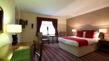 Classic Double Room | In-room safe, desk, iron/ironing board, bed sheets