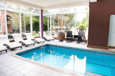 Wrexham Llyndir Hotel