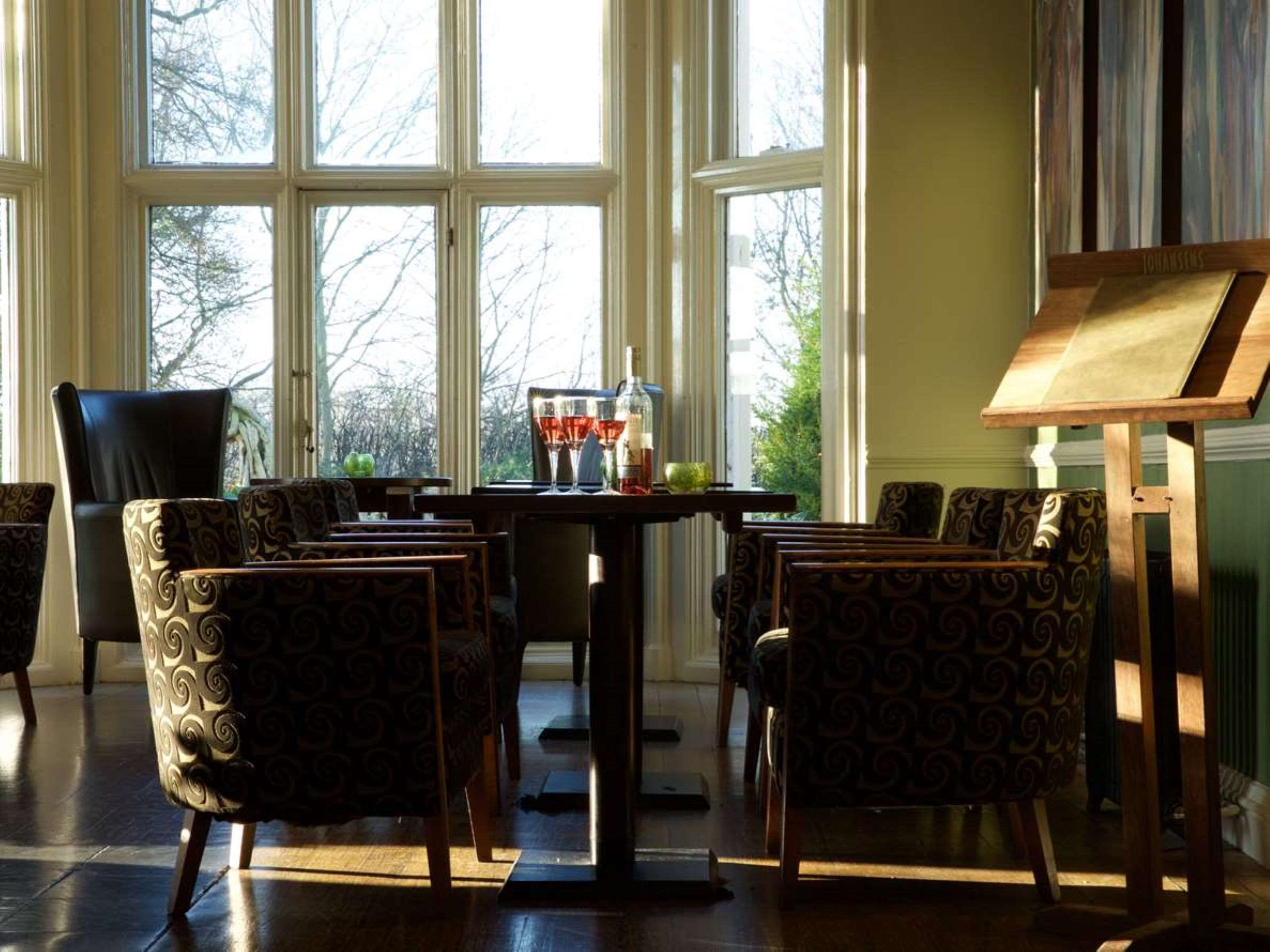 breakfast, lunch and dinner served