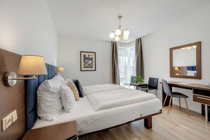 Doppel- oder Zweibettzimmer | Allergikerbettwaren, Minibar, Zimmersafe, Schreibtisch