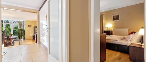 Lägenhet Deluxe | 2 sovrum, allergitestade sängkläder och minibar