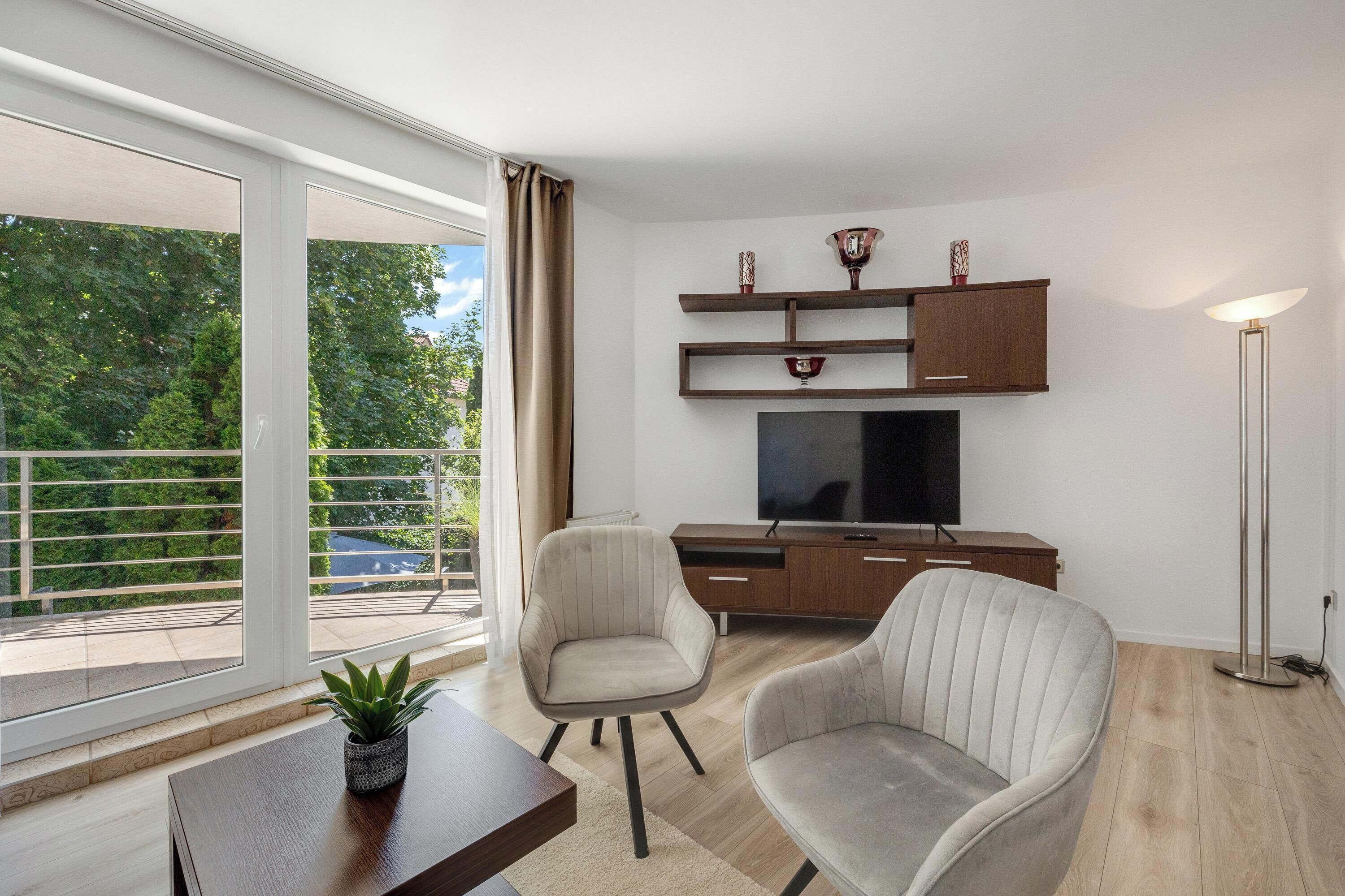 套房 | 起居区 | 50-英寸液晶电视 （配备卫星频道）、电视