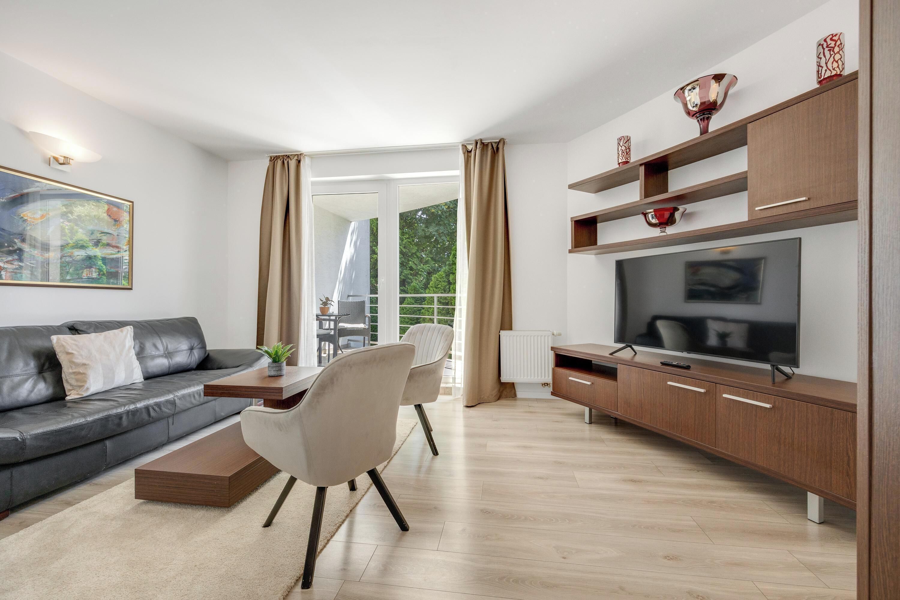 Suíte | Área de estar | TV LCD 50 polegadas com canais via satélite, TV