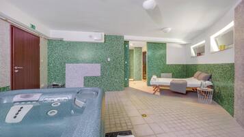 室內 Spa 池