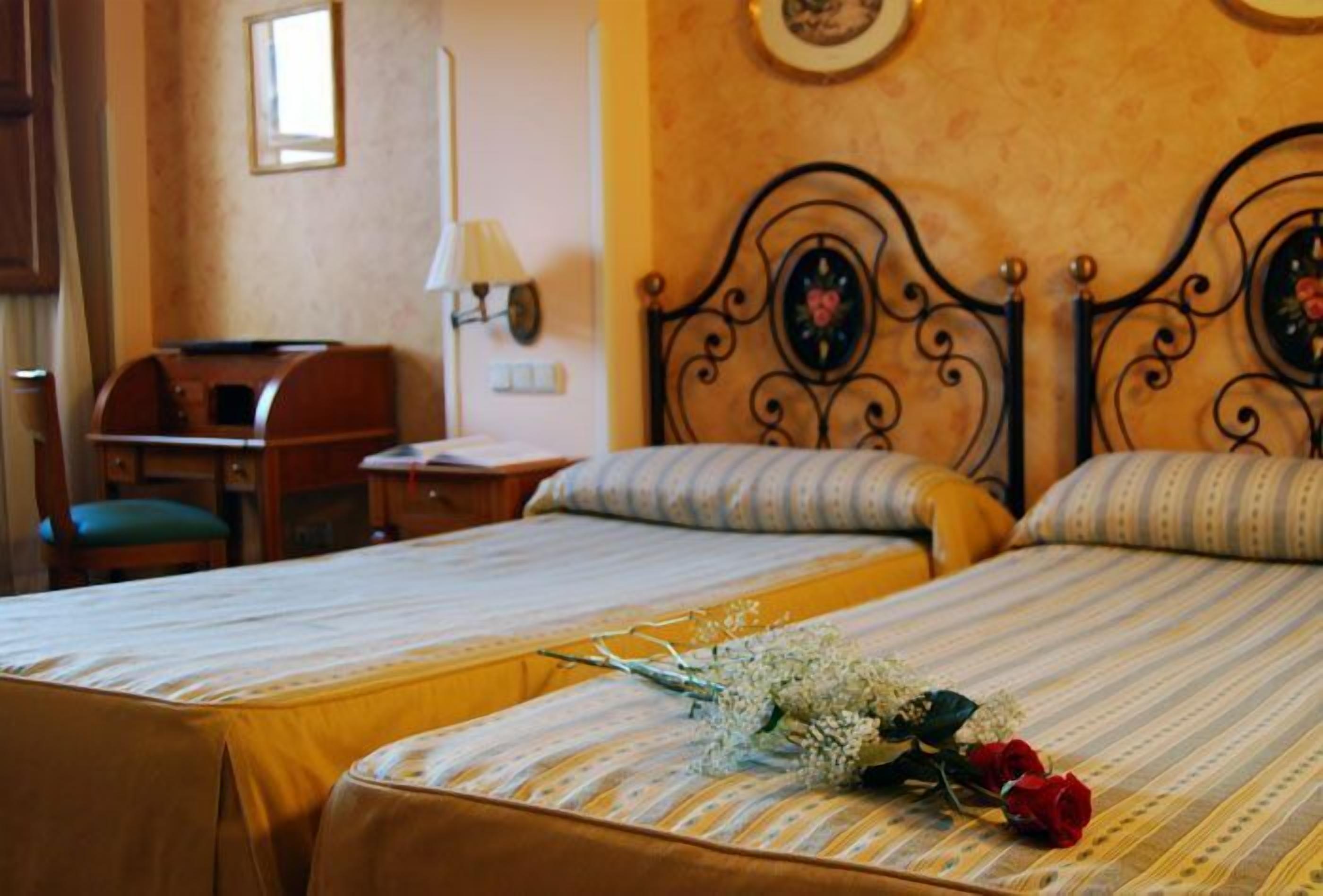 minibar, in-room safe, individually decorated, desk