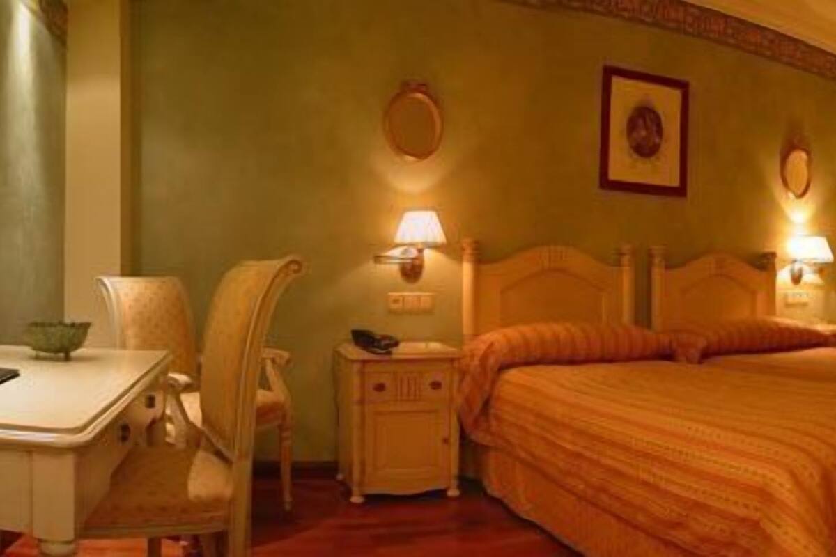 minibar, in-room safe, individually decorated, desk