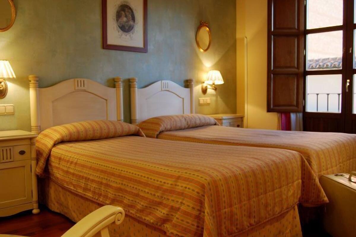 minibar, in-room safe, individually decorated, desk