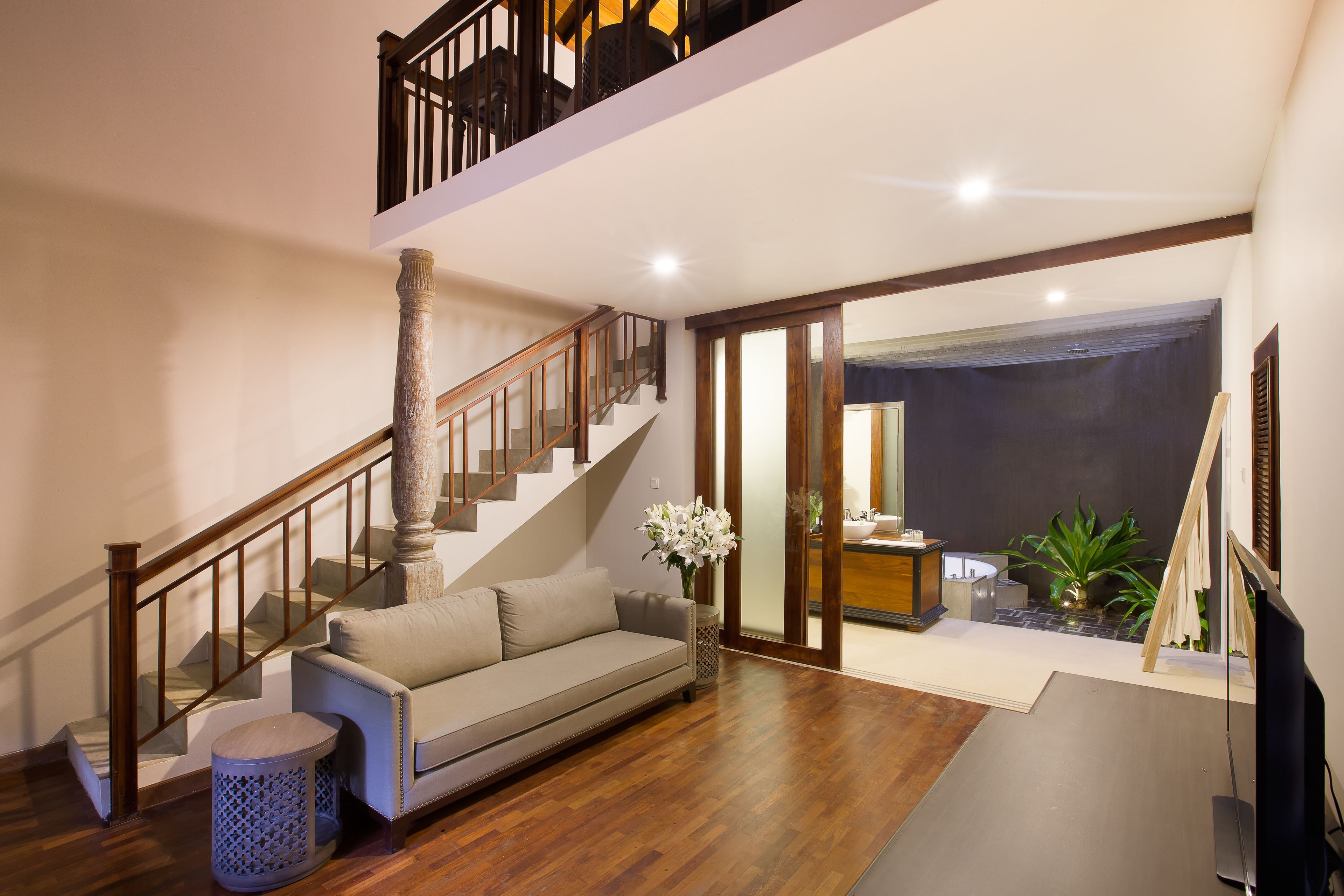 suite | living room | 32-inch tv with satellite channels