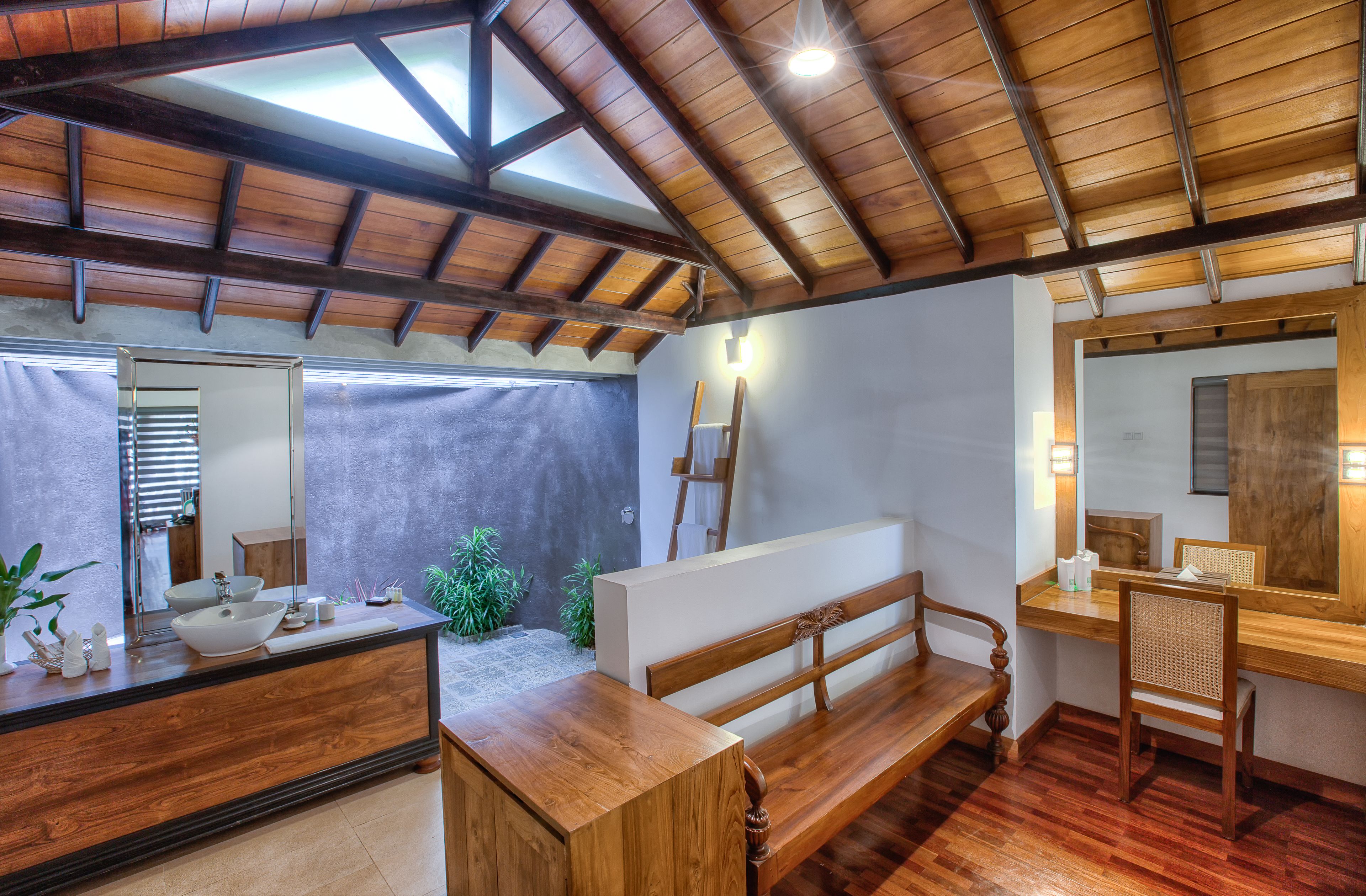 deer park cottage lake view | bathroom | free toiletries, hair dryer, bathrobes, slippers