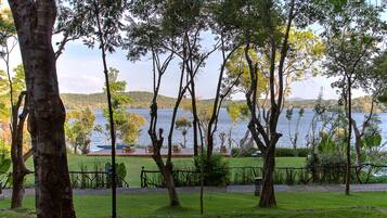 Vue sur le lac