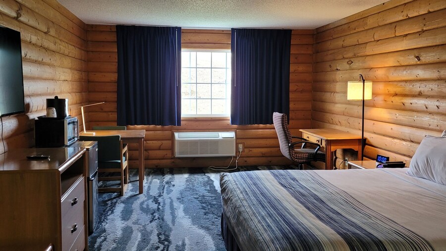 Days Inn & Suites by Wyndham Williamsburg IA North