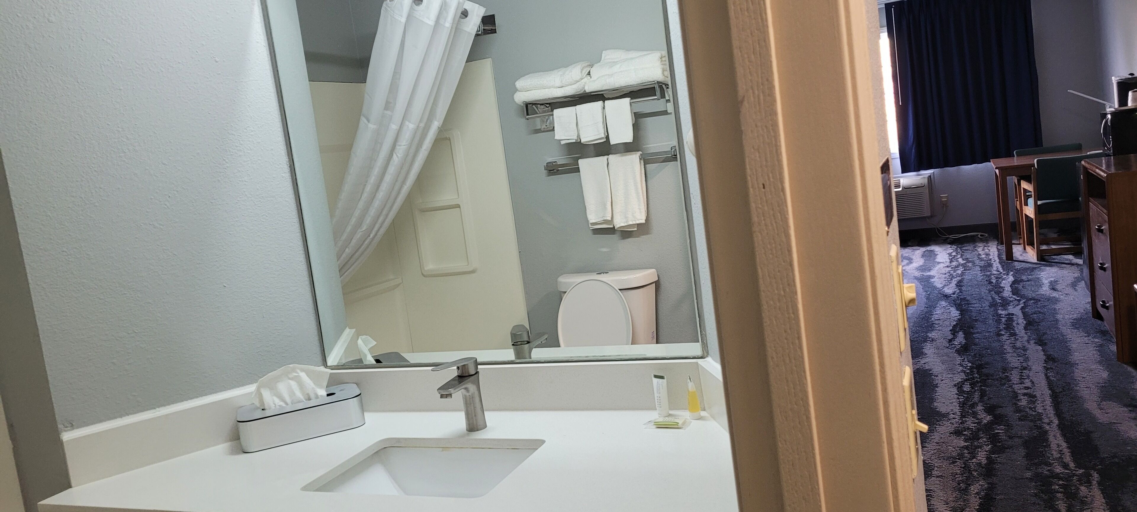 Cozy House Inn & Suites