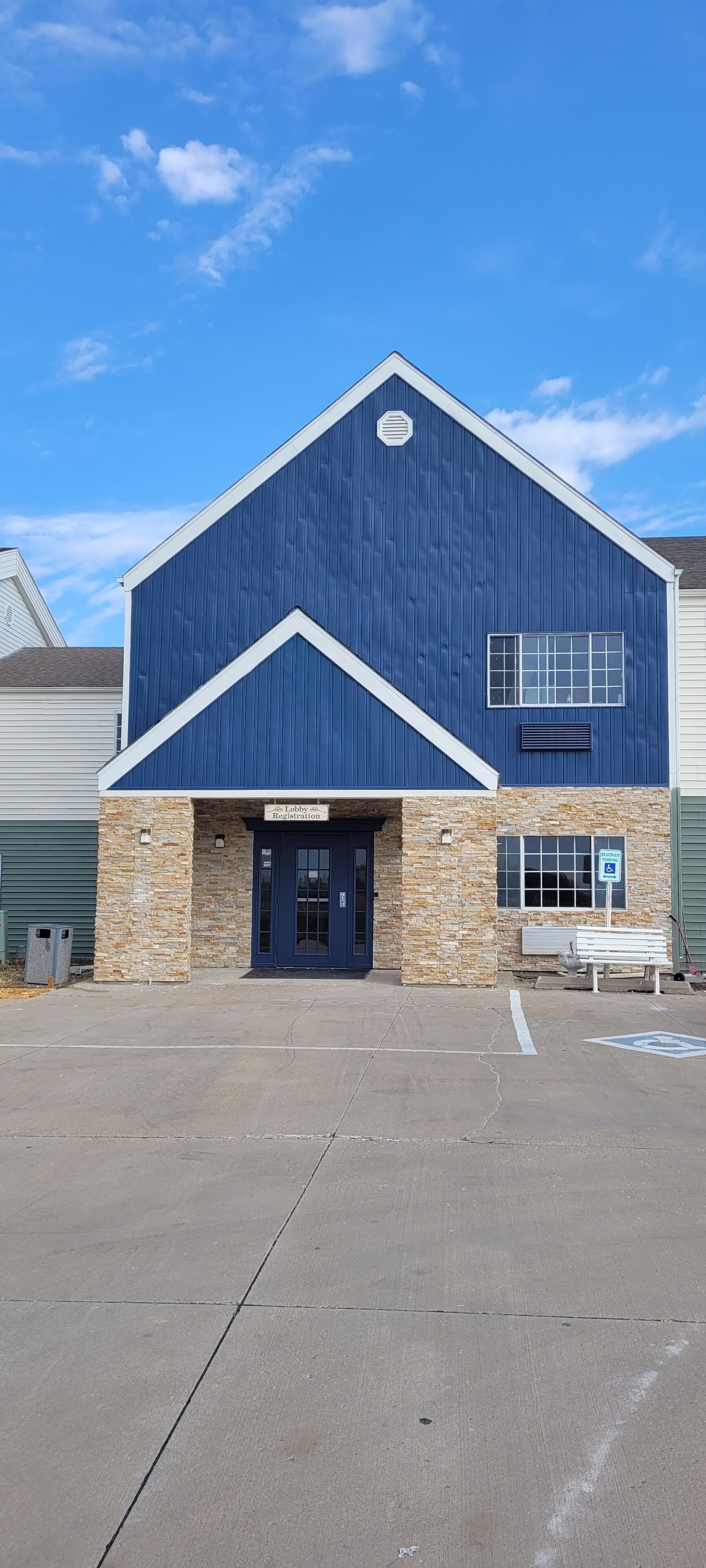 Cozy House Inn & Suites