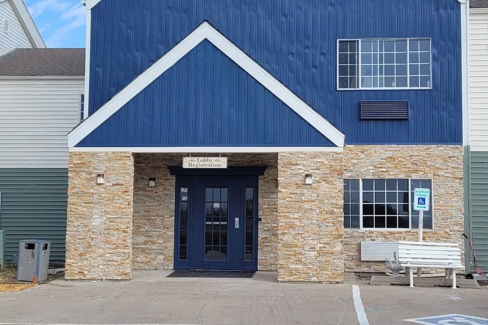 Cozy House Inn & Suites