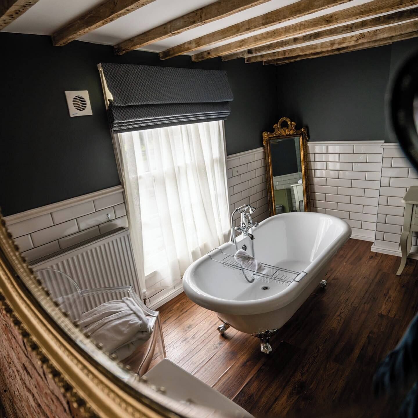 capesthorne suite | bathroom | combined shower/bathtub, deep-soaking bathtub, rainfall showerhead