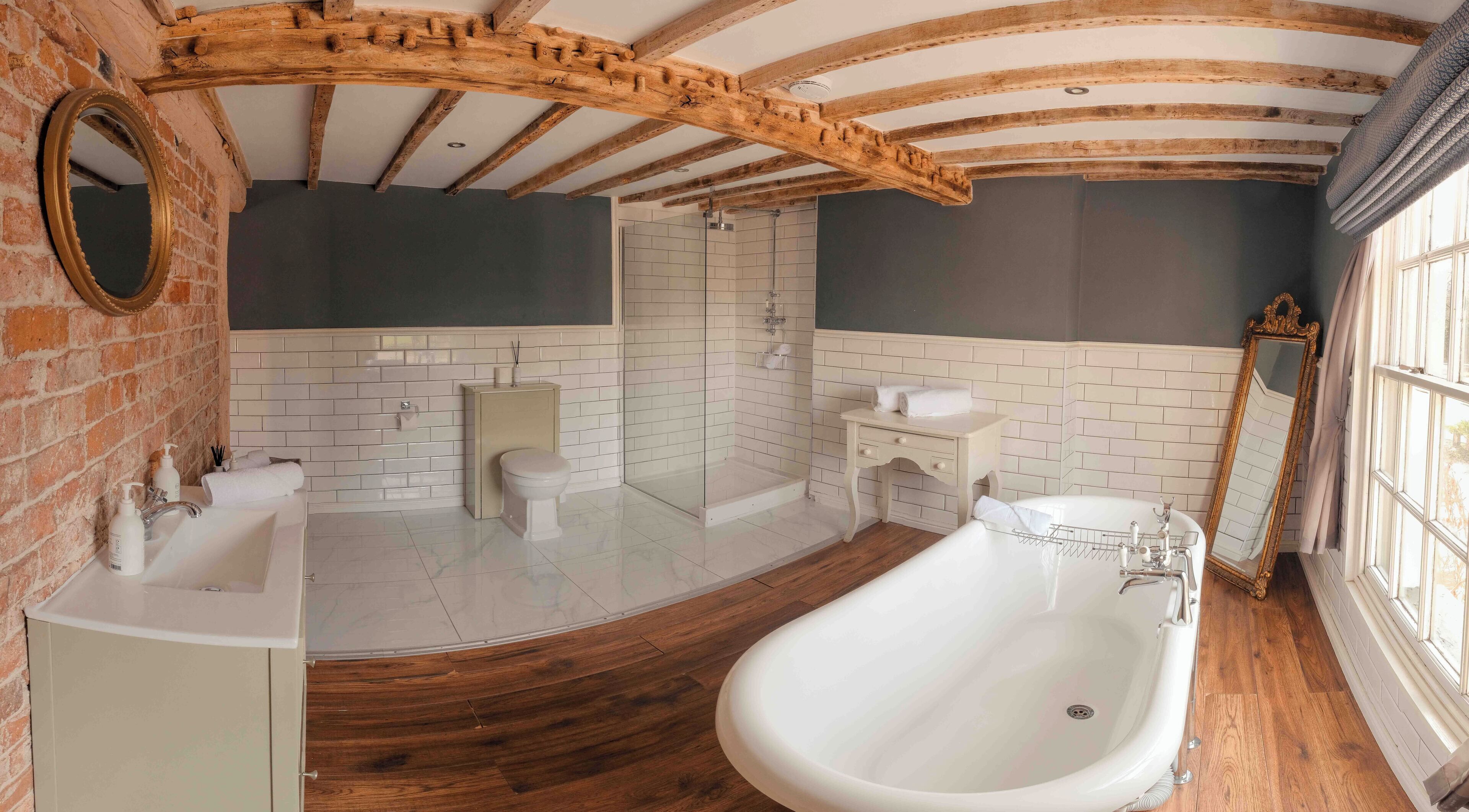 capesthorne suite | bathroom | combined shower/bathtub, deep-soaking bathtub, rainfall showerhead