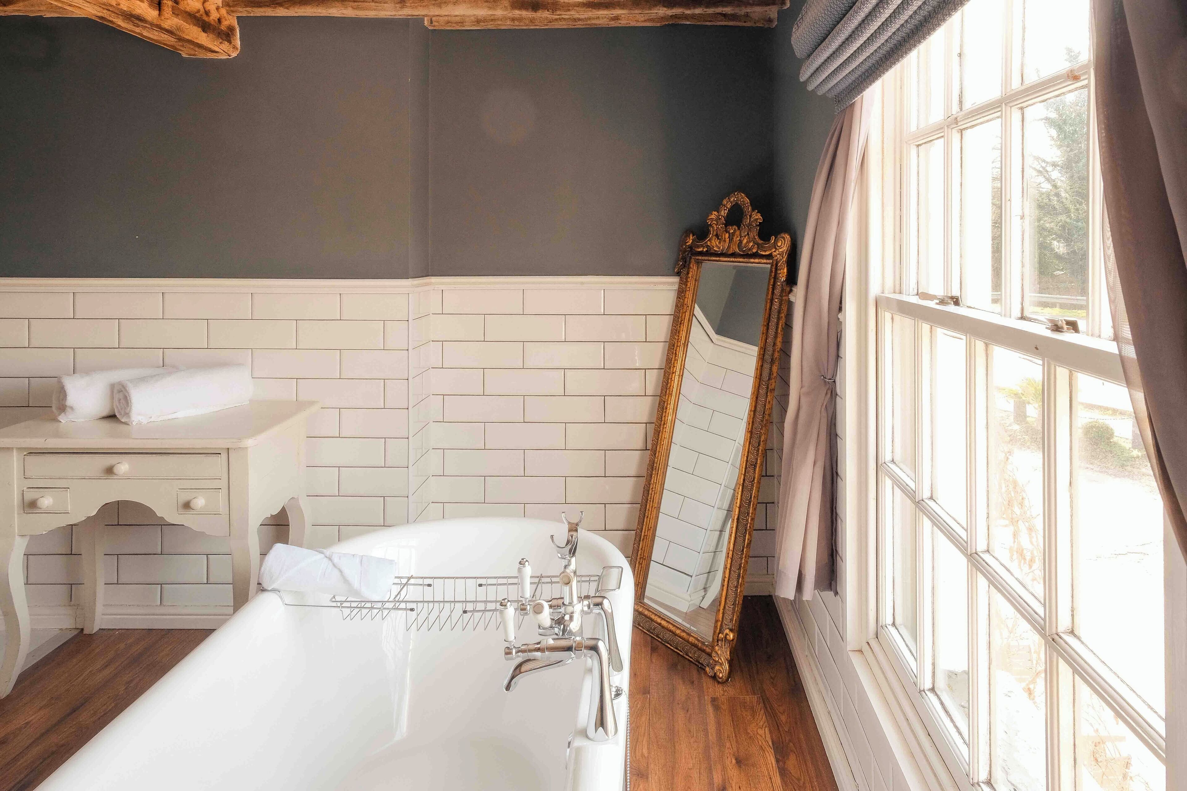 capesthorne suite | bathroom | combined shower/bathtub, deep-soaking bathtub, rainfall showerhead