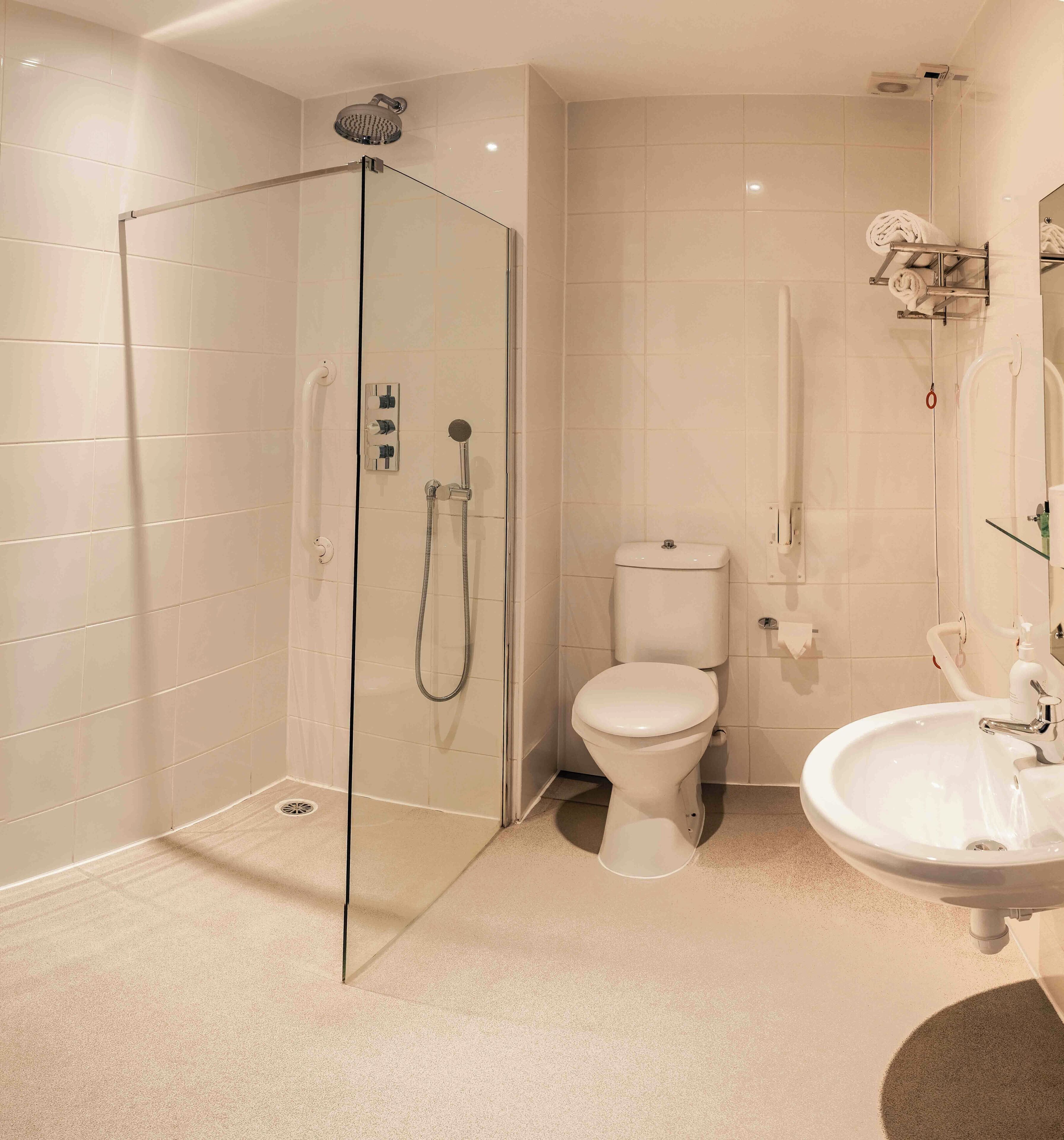 combined shower/bathtub, deep-soaking bathtub, rainfall showerhead