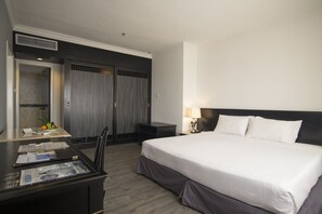 Family Suite | 1 bedroom, minibar, in-room safe, desk - Bayview Hotel Melaka (Malacca City)