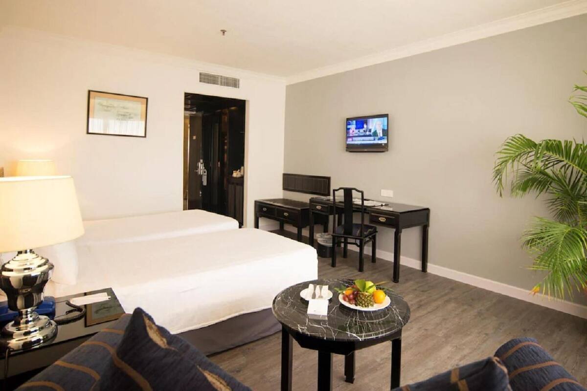 1 chambre, minibar, coffres-forts dans les chambres, bureau