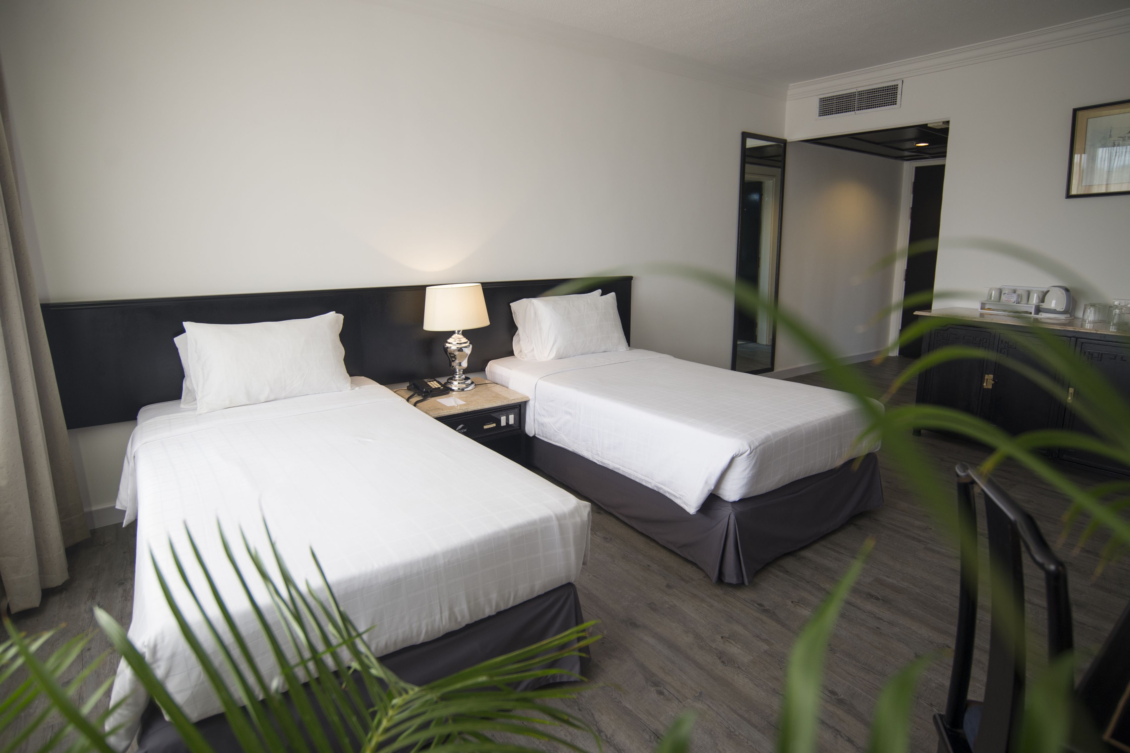 Family Suite | 1 bilik tidur, bar mini, peti besi dalam bilik, meja 