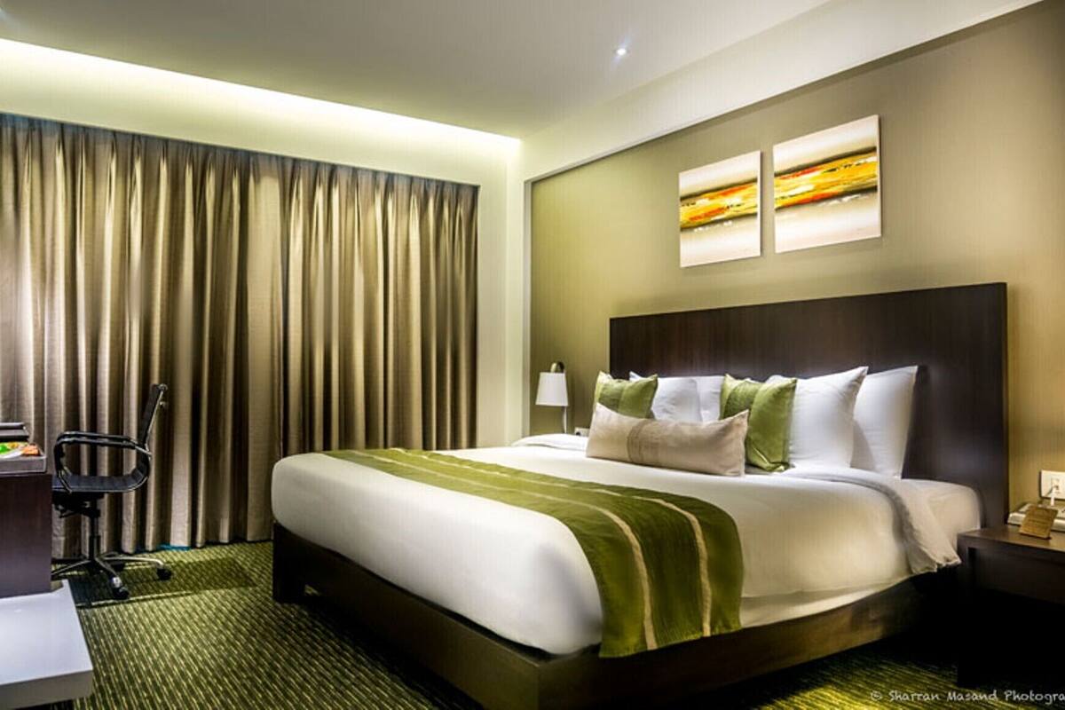 Premium bedding, down comforters, minibar, in-room safe