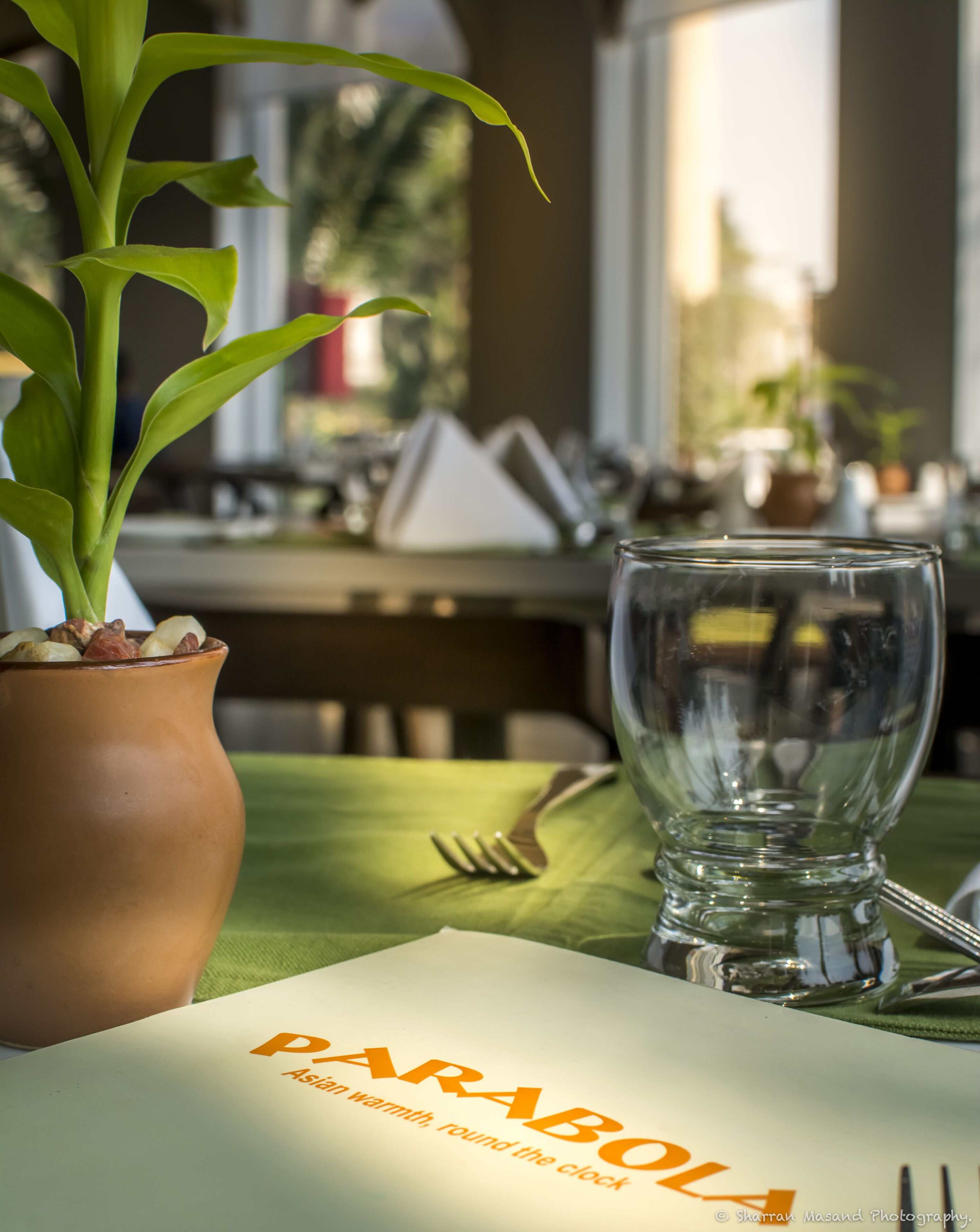 breakfast, lunch, dinner served; international cuisine