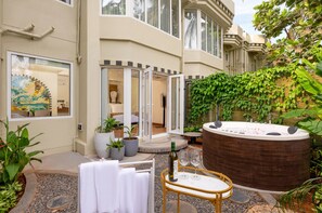  Bulbul - Suite with Jacuzzi and Garden | Zimmerausstattung