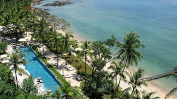 Outdoor pool, pool umbrellas, sun loungers
