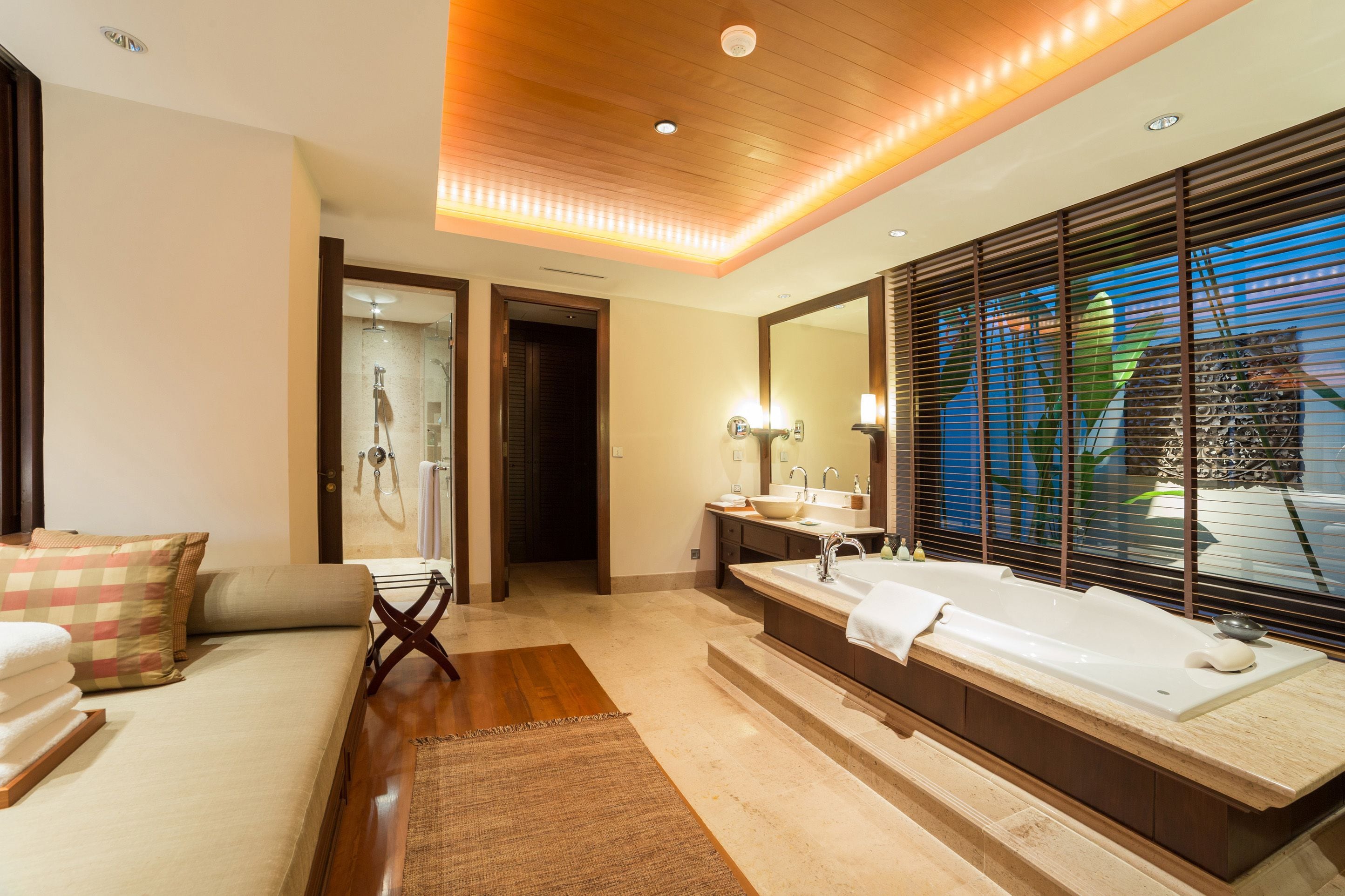 Separate bathtub and shower, rainfall showerhead, free toiletries
