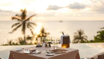 3 restaurants, breakfast, lunch, dinner served; international cuisine