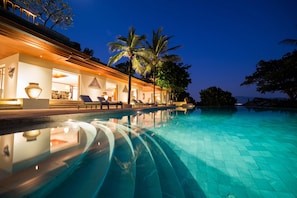 7 Bedroom Ocean Front Residence (RV5) | Couette en duvet d'oie, mini-bar avec articles gratuits