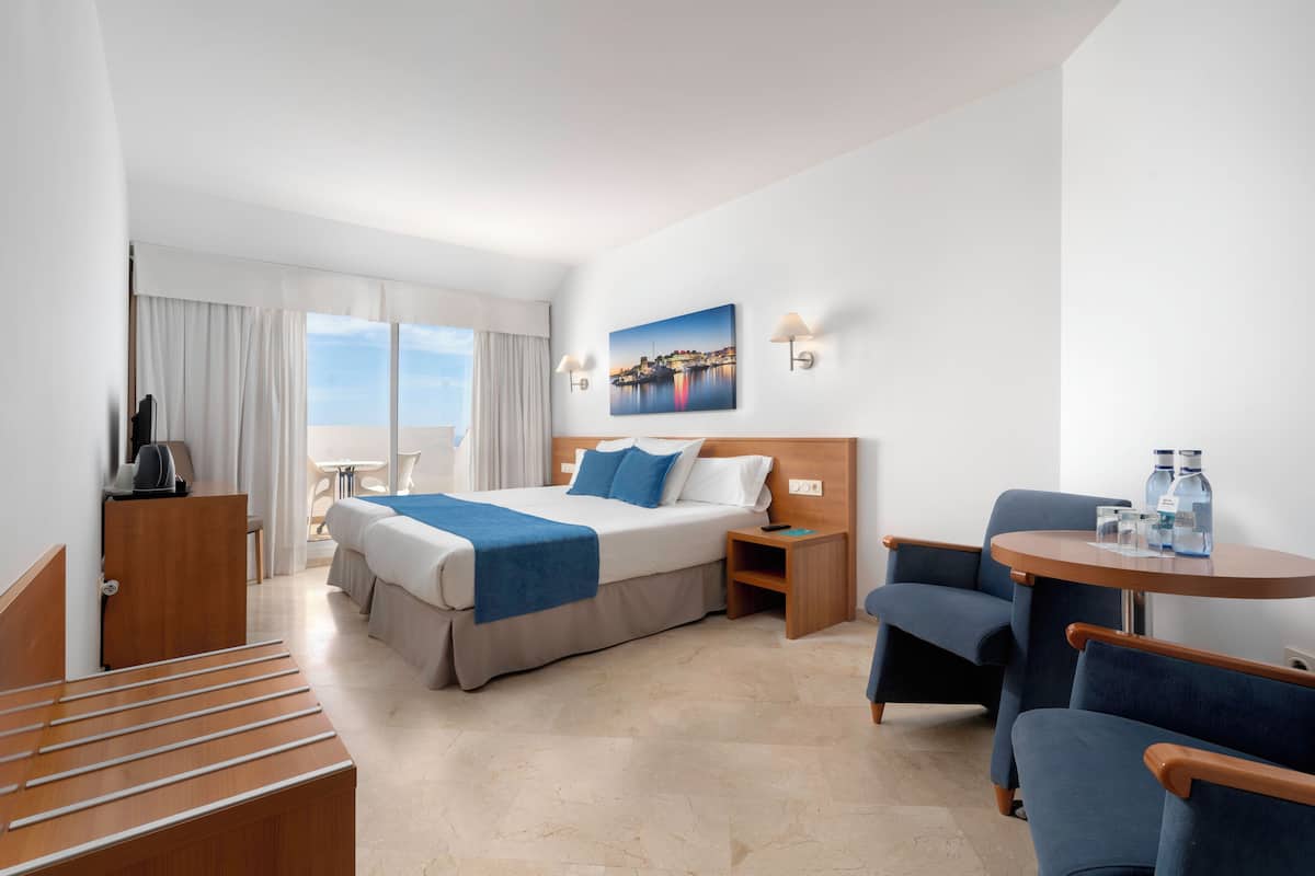 Minibar, desk, blackout curtains, free WiFi