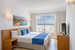 Minibar, escritorio, cortinas opacas y wifi gratis