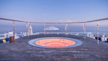 2 piscinas externas, guarda-sóis, espreguiçadeiras