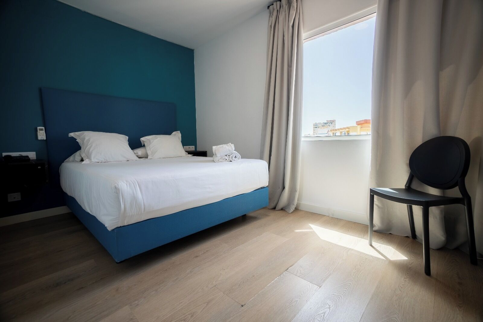 Escritorio, insonorización, wifi gratis y ropa de cama 