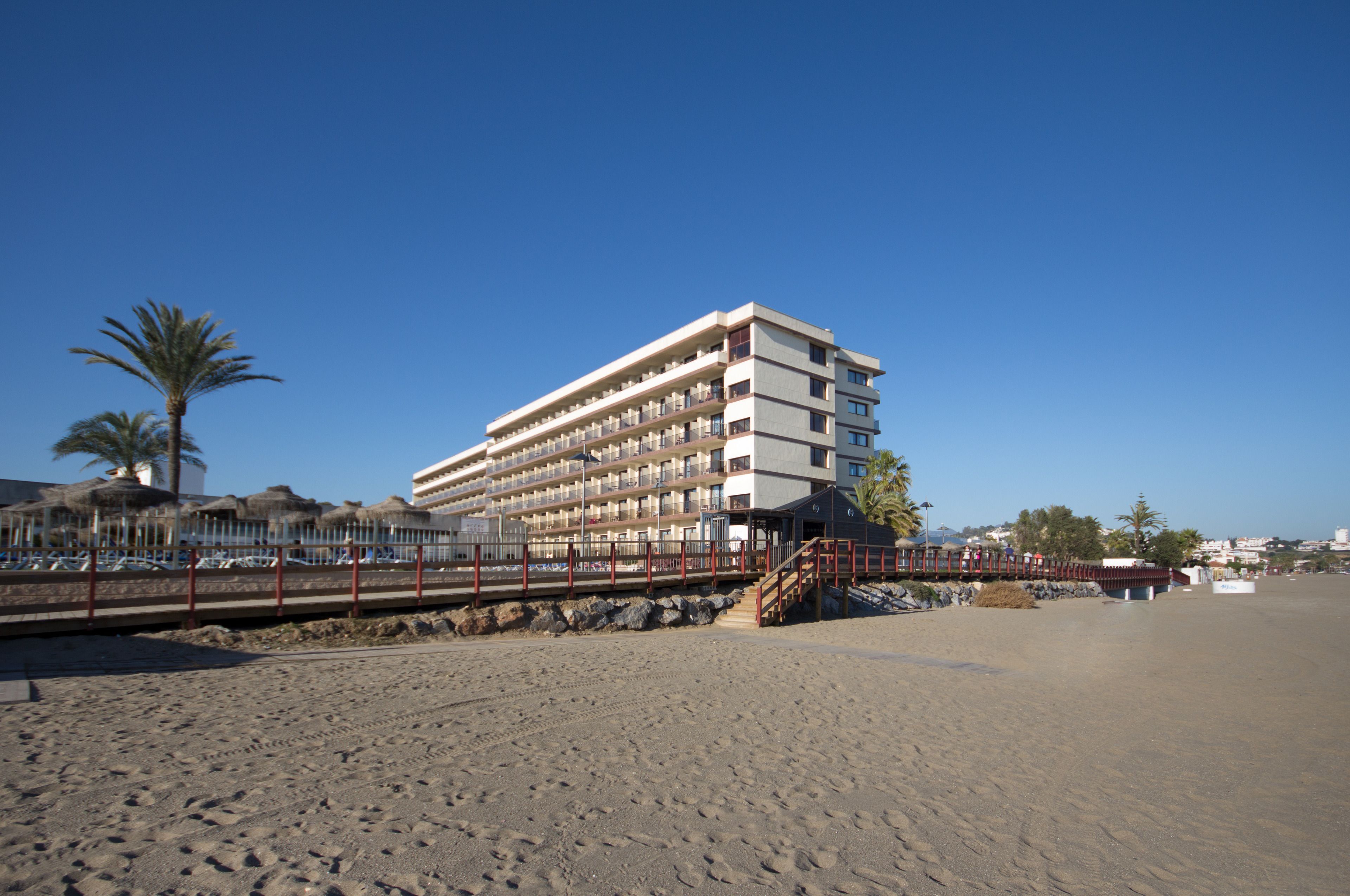 在海滩、沙滩毛巾