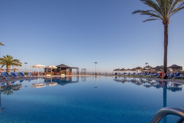 Outdoor pool, pool umbrellas, sun loungers