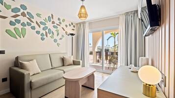 1 bedroom, desk, blackout drapes, free WiFi