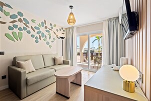 Desk, blackout drapes, free WiFi, bed sheets