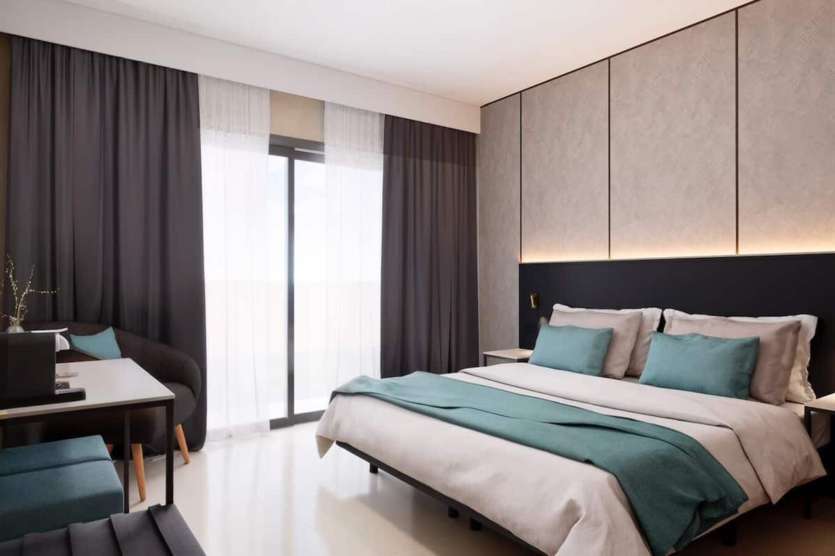 1 bedroom, desk, blackout curtains, free WiFi