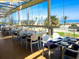 Breakfast, lunch, dinner served; international cuisine, ocean views 