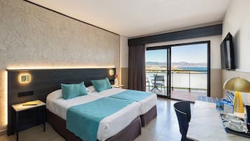 Escritorio, cortinas opacas, wifi gratis y ropa de cama