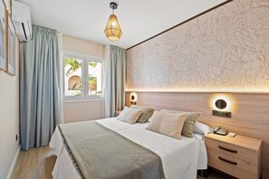 Desk, blackout curtains, free WiFi, bed sheets